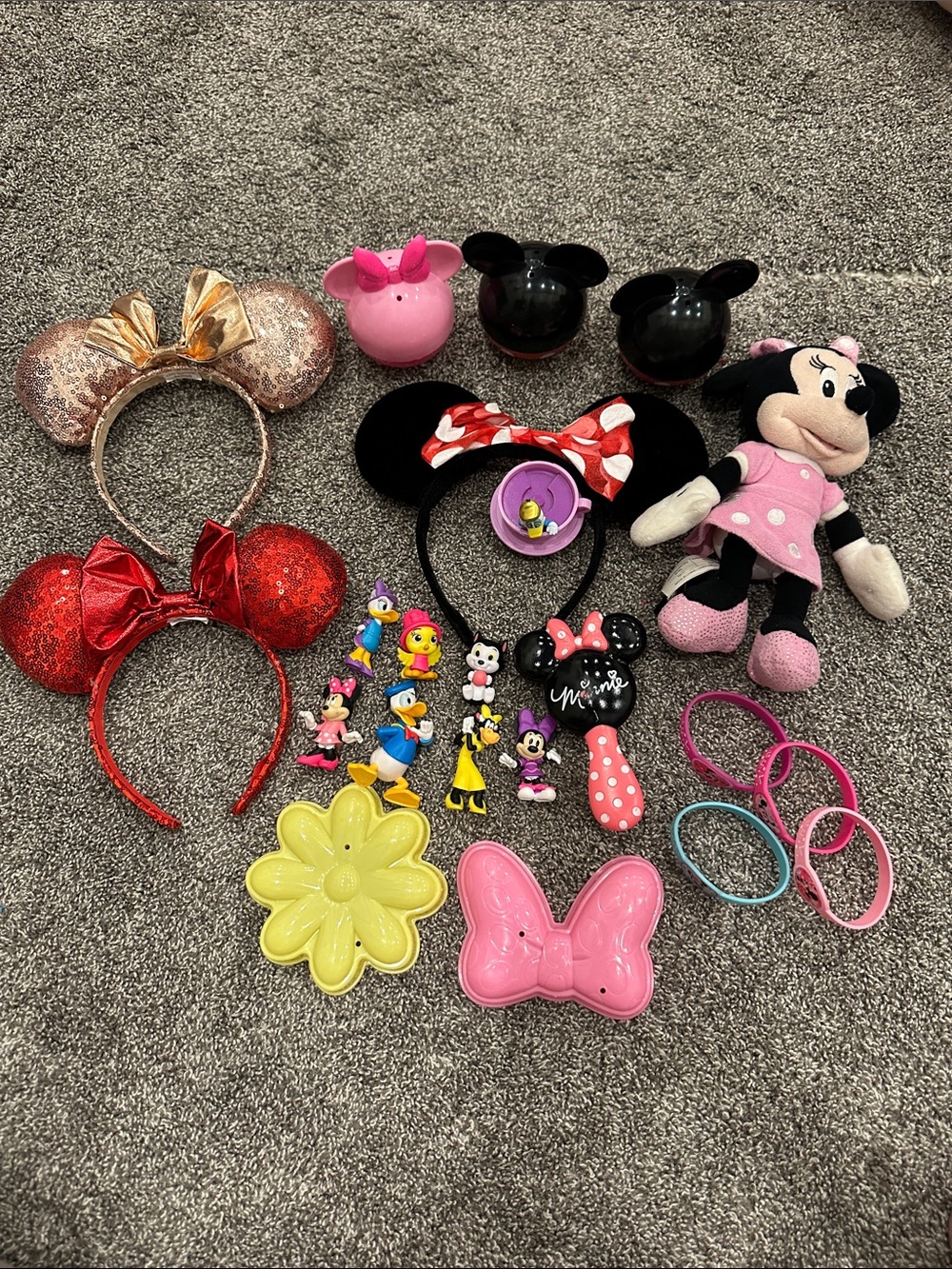 Disney Minnie Mouse Accessory & Plush Set in Pink, Red, Black, Gold